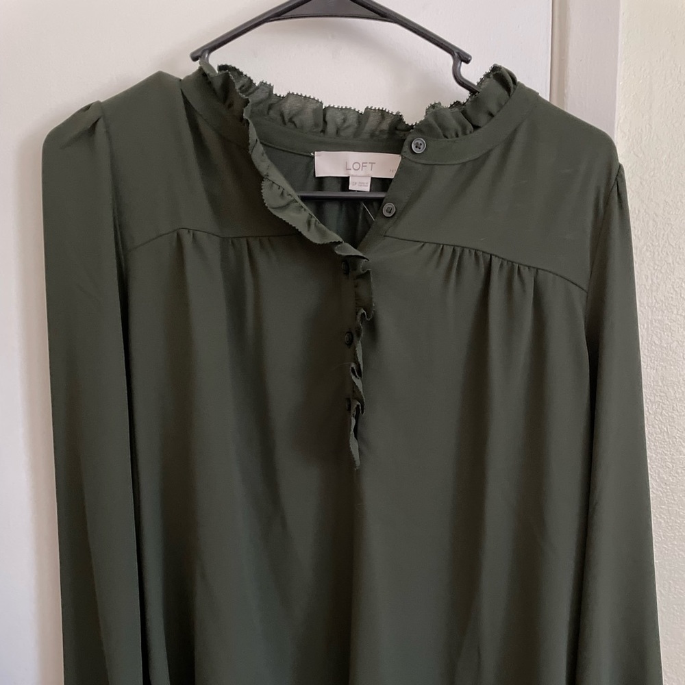 NEW - Cute LOFT blouse
